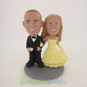 Picture of Arms Linked Bride And Groom Bobblehead