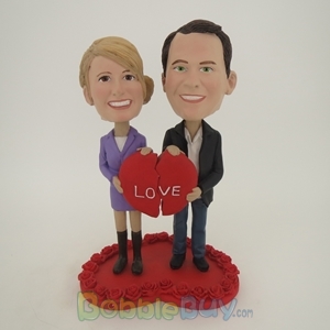 Picture of Couple Holding Two Halves Of Heart  Bobblehead