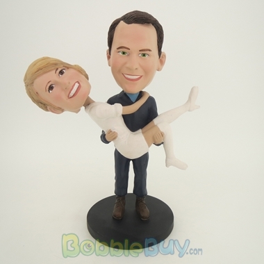Picture of Man Holding Woman Bobblehead
