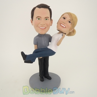 Picture of Man Holds Woman Bobblehead