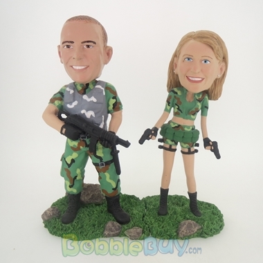 Picture of Military Couple With Weapons Bobblehead