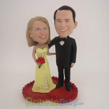 Picture of Wedding Couple On Heart Bobblehead