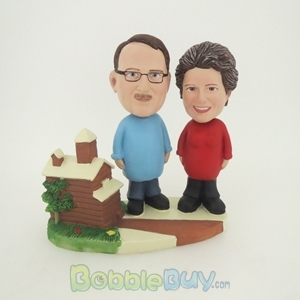 Picture of Woman And Man With Beautiful House Bobblehead